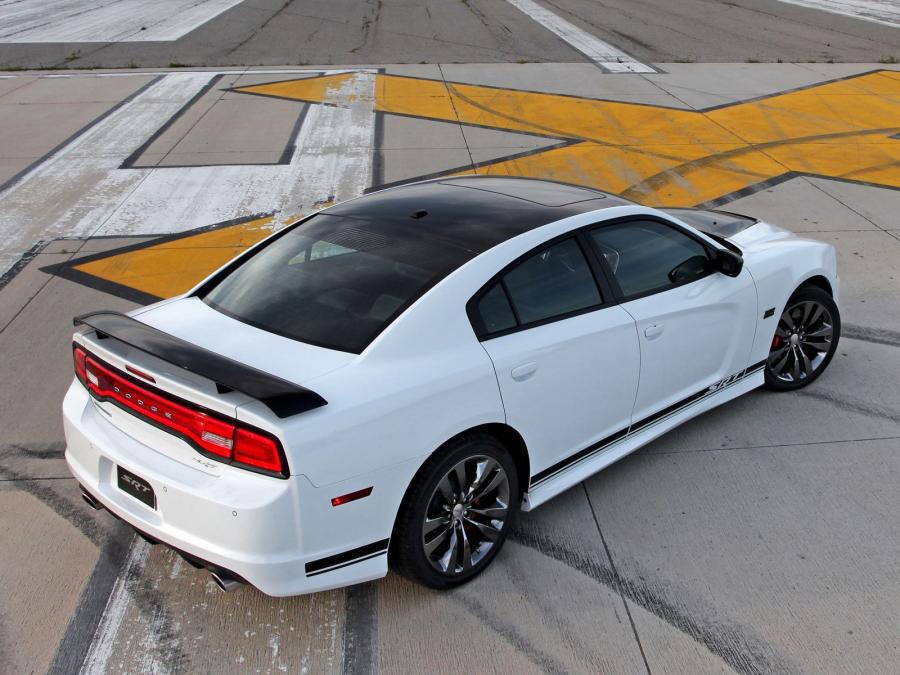  Dodge Charger SRT8 392 Appearance Package 2013 года  (фото 10 из 12)